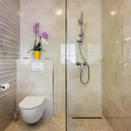 Radola Only 3 Km From For 6 People With Private Pool & Large Garden Villa *