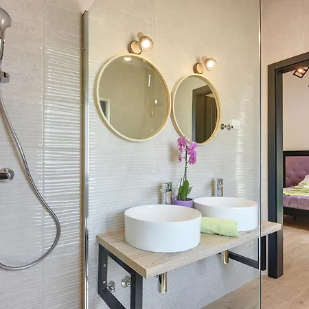 Radola Only 3 Km From For 6 People With Private Pool & Large Garden