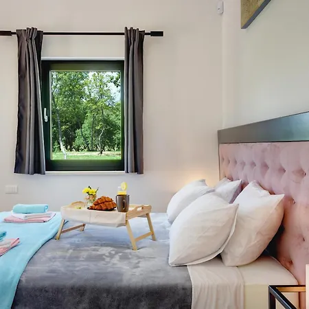 Villa Radola Only 3 Km From For 6 People With Private Pool & Large Garden *