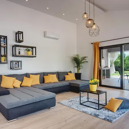 Radola Only 3 Km From For 6 People With Private Pool & Large Garden Vila Hrboki