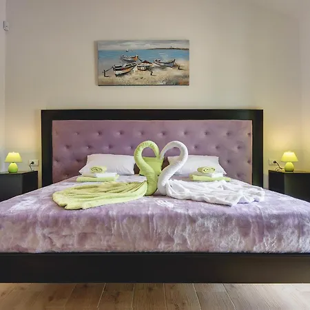 Radola Only 3 Km From For 6 People With Private Pool & Large Garden Villa *