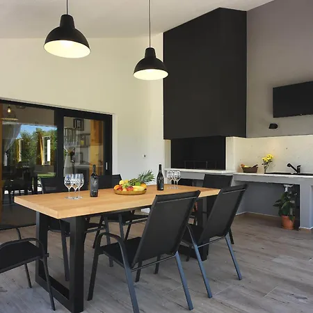 Villa Radola Only 3 Km From For 6 People With Private Pool & Large Garden Hrboki