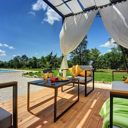 Villa Radola Only 3 Km From For 6 People With Private Pool & Large Garden