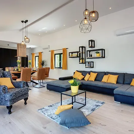 Vila Radola Only 3 Km From For 6 People With Private Pool & Large Garden Hrboki