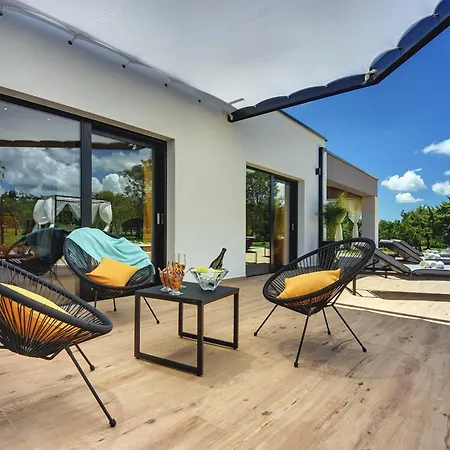 Radola Only 3 Km From For 6 People With Private Pool & Large Garden Hrboki