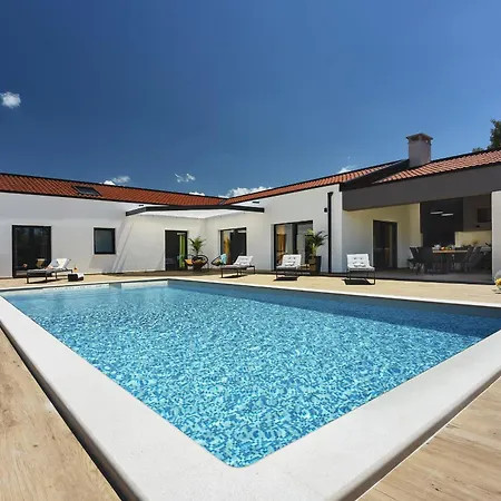 Villa Radola Only 3 Km From For 6 People With Private Pool & Large Garden Hrboki