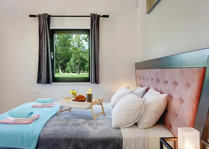Vila Radola Only 3 Km From For 6 People With Private Pool & Large Garden *
