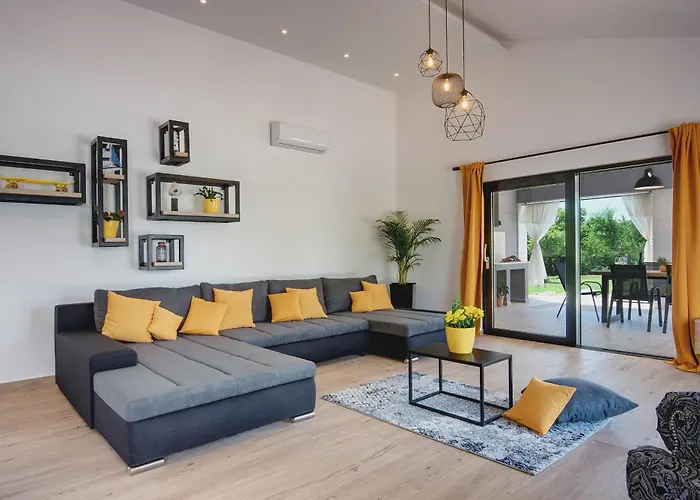 Radola Only 3 Km From For 6 People With Private Pool & Large Garden Vila Hrboki