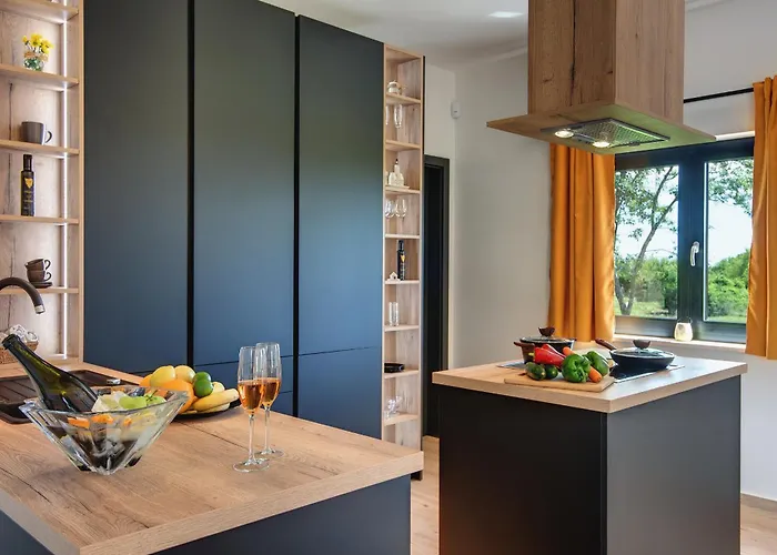 Vila Radola Only 3 Km From For 6 People With Private Pool & Large Garden