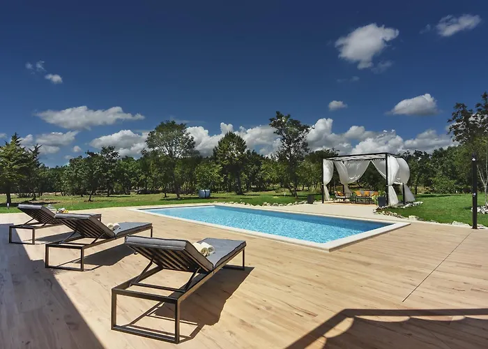 Radola Only 3 Km From For 6 People With Private Pool & Large Garden Vila