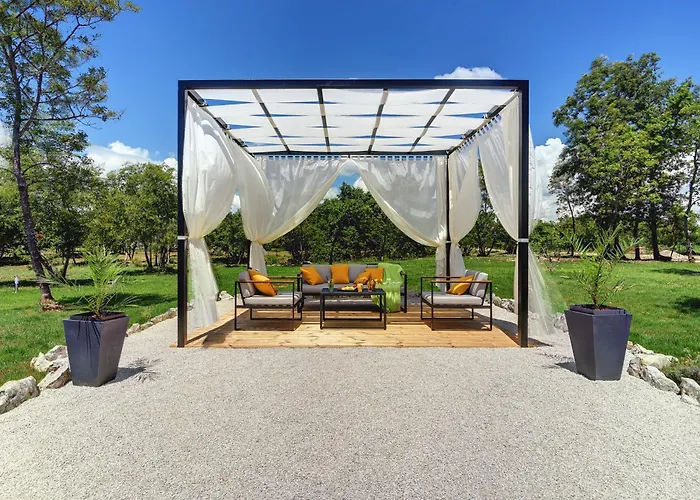 Radola Only 3 Km From For 6 People With Private Pool & Large Garden *